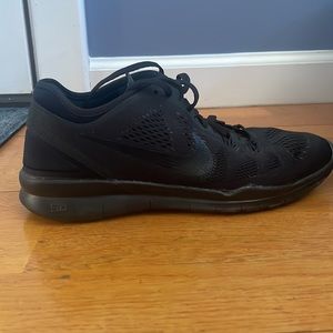 Nike Free TR Fit 5. SIZE Womens 7.5. All black sneaker.